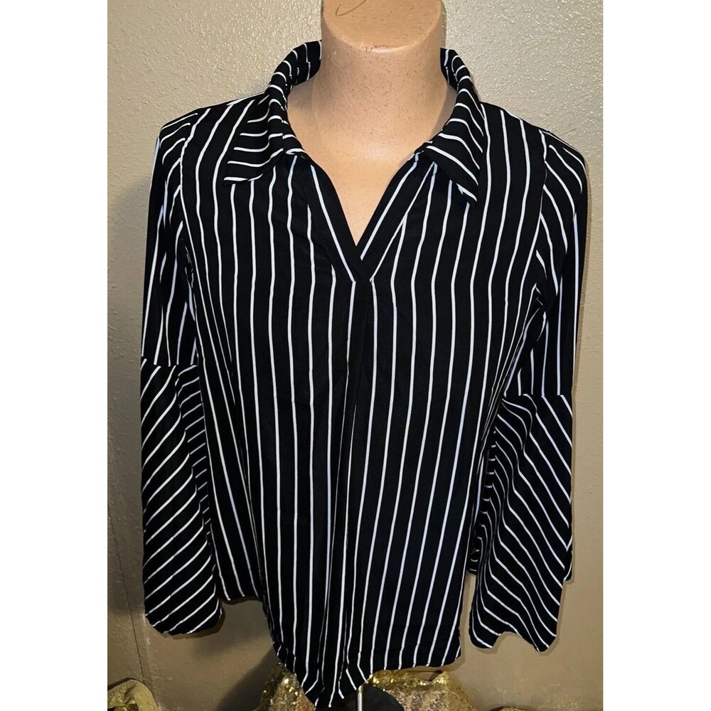 Savanna Jane Women's Black With White Stripe Bell Sleeve Top M